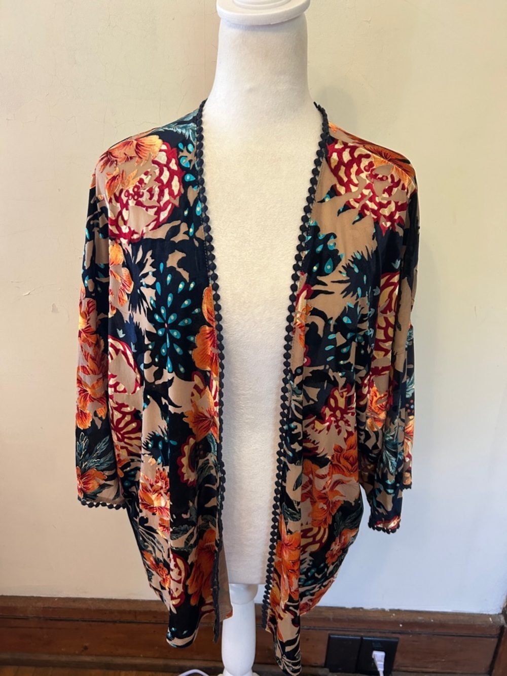 Sundays in Brooklyn Floral Open-Front Kimono Jacket in Black and Tan Size M EUC